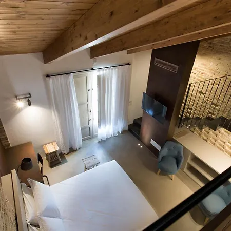 Terra Di Alloggio per agriturismo *